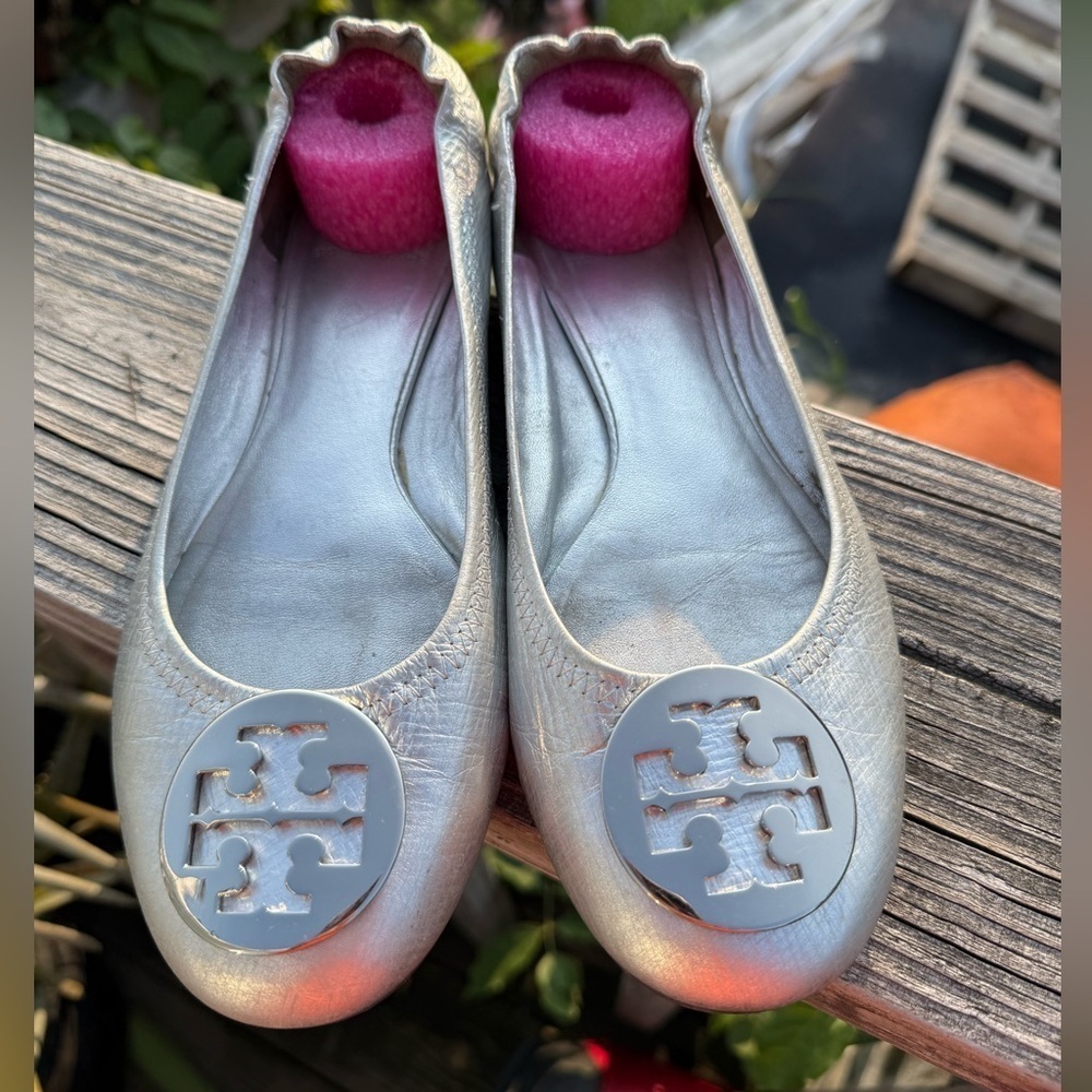 Tory Burch Minnie Travel Ballet Shoes In Pewter/Silver Leather‎ Sz 8.5